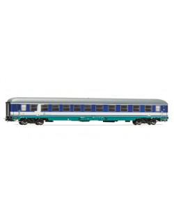 Carrozza Trenitalia di seconda classe UIC-X tipo 1975 in livrea XMPR